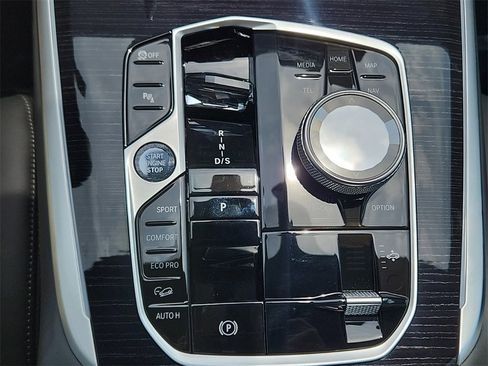 Used 2025 BMW X7 M60i image 32