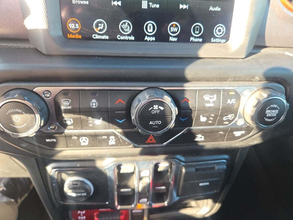 Used 2022 Jeep Gladiator Mojave w/ Cold Weather Group AWD/4WD image 19