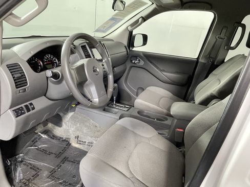 Used 2012 Nissan Frontier SV AWD/4WD image 9