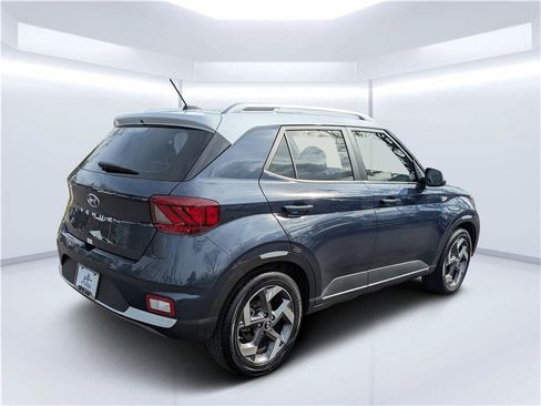 Used 2025 Hyundai Venue Limited image 3