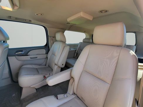 Used 2014 Chevrolet Suburban LTZ AWD/4WD image 26