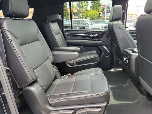 Used 2024 GMC Yukon XL Denali AWD/4WD image 27