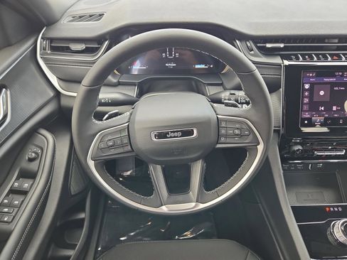 New 2025 Jeep Grand Cherokee L Laredo w/ Luxury Tech Group I image 15