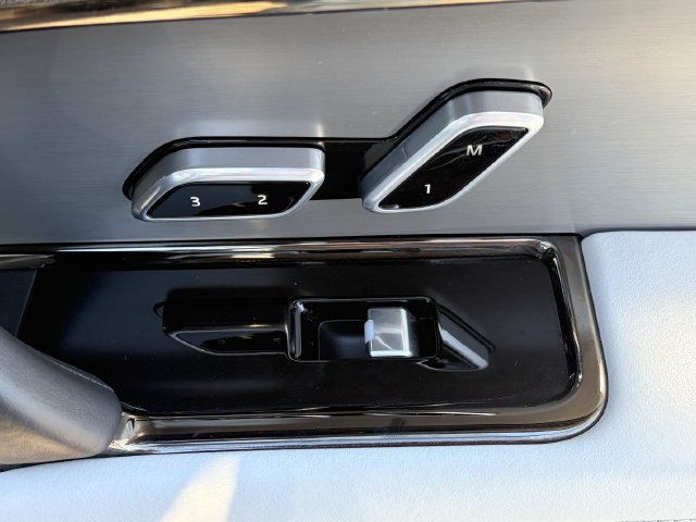 Used 2024 Land Rover Range Rover Sport SE AWD/4WD image 18