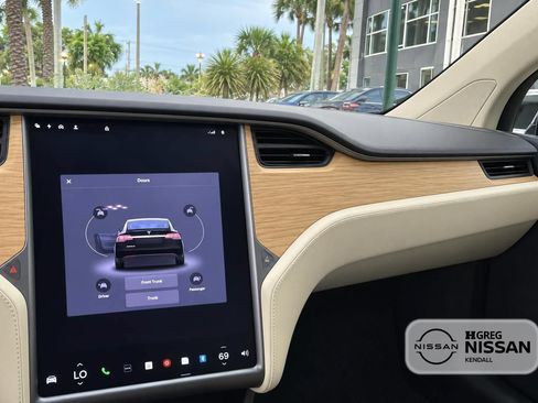 Used 2018 Tesla Model X 75D AWD/4WD image 8
