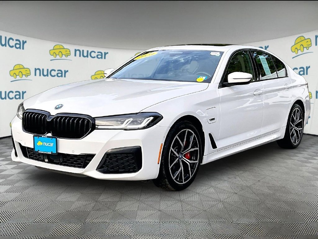 Used 2023 BMW 530e xDrive w/ Premium Package AWD/4WD image 3