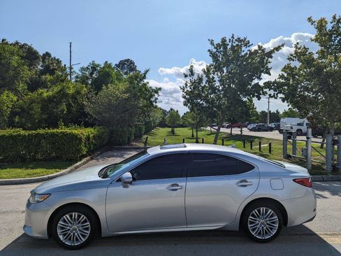 Used 2014 Lexus ES 350 w/ Luxury Package image 3
