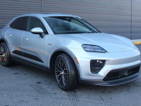 New 2025 Porsche Macan 4S Electric image 10