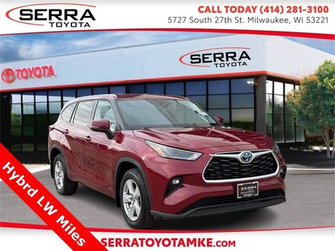 Used 2022 Toyota Highlander LE image 1