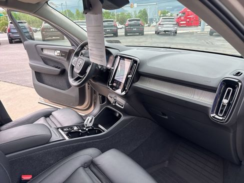 Certified 2023 Volvo XC40 B5 Plus w/ Climate Package AWD/4WD image 36
