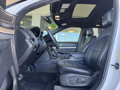 Used 2018 Ford Explorer XLT w/ Equipment Group 202A image 12