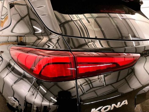 Used 2022 Hyundai Kona Limited AWD/4WD image 28