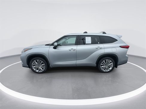 Used 2023 Toyota Highlander Platinum image 5