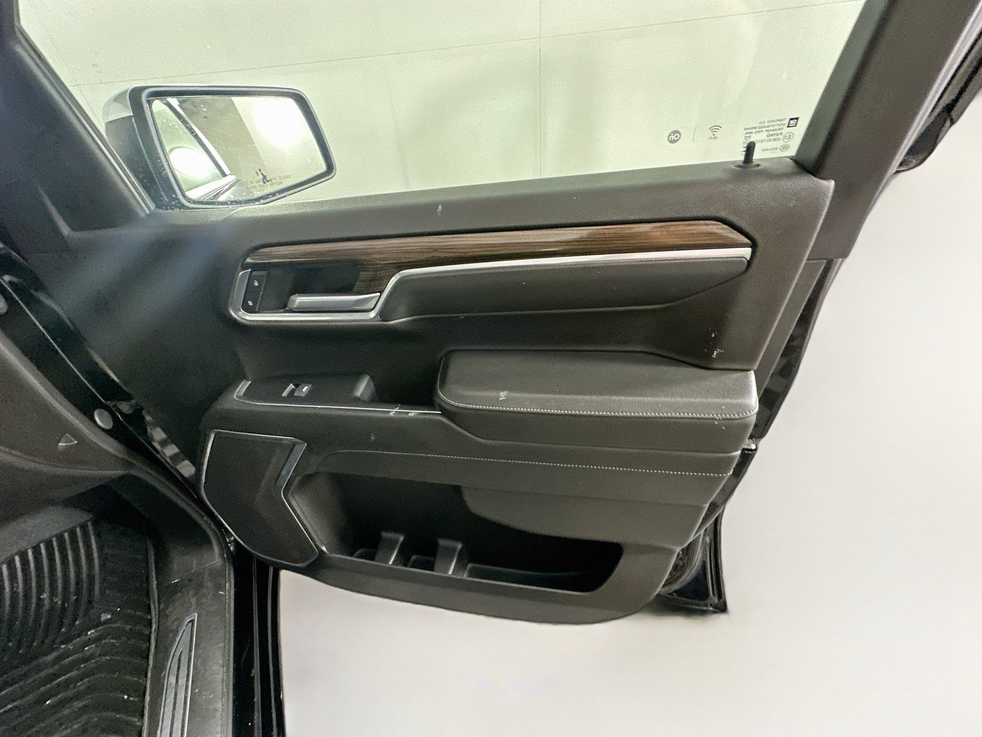 Used 2024 Chevrolet Silverado 1500 LT AWD/4WD image 31