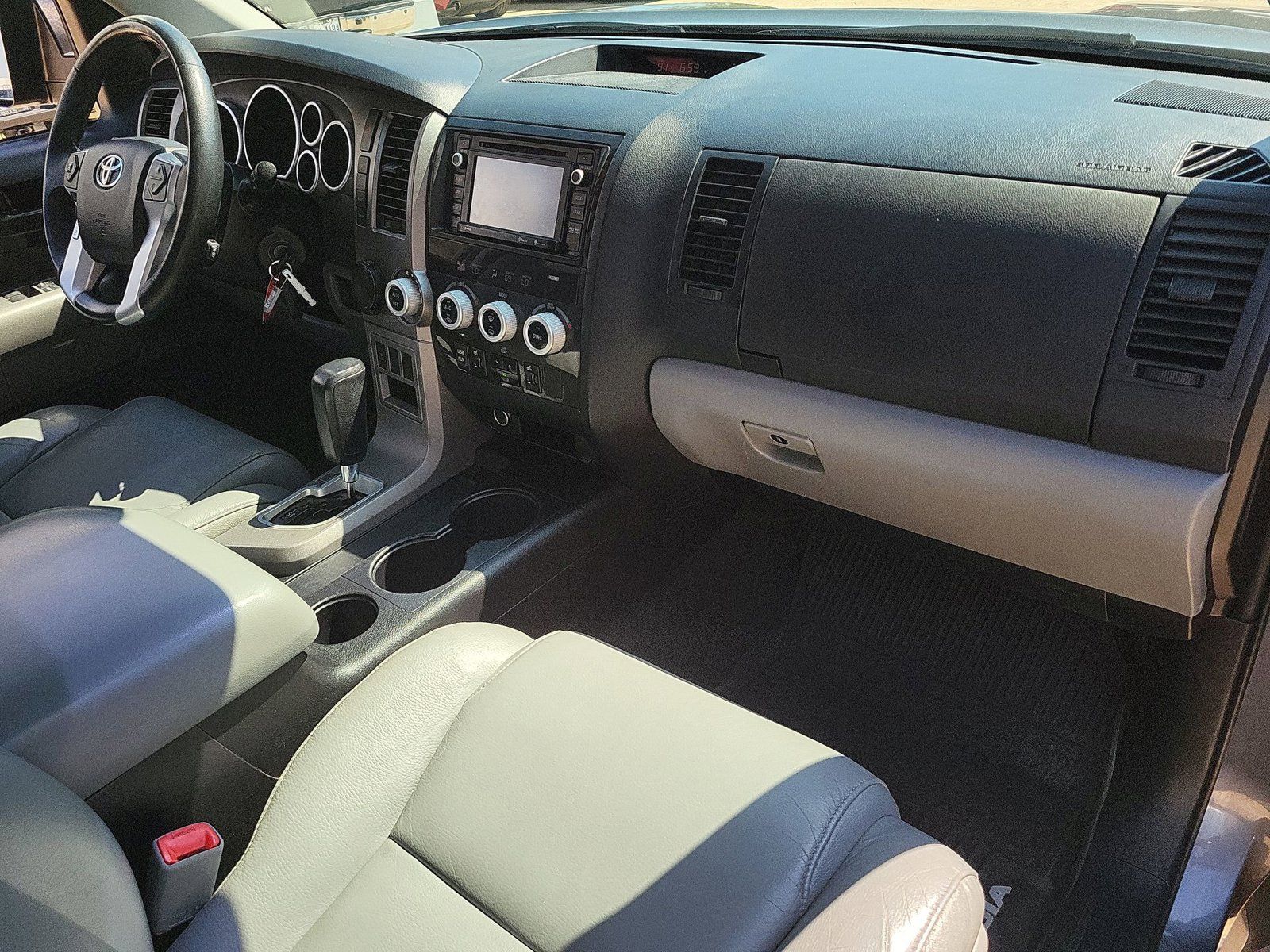 Used 2017 Toyota Sequoia SR5 w/ Premium Package RWD image 30