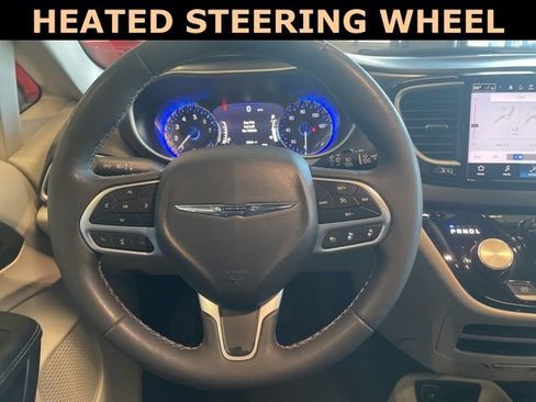 Certified 2024 Chrysler Pacifica Touring-L FWD image 18