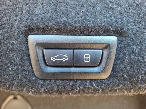 Used 2025 BMW i5 xDrive40 w/ Premium Package image 29