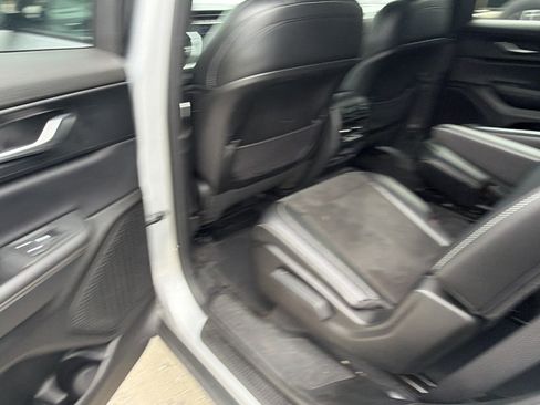 Used 2025 Jeep Grand Cherokee L Altitude AWD/4WD image 24