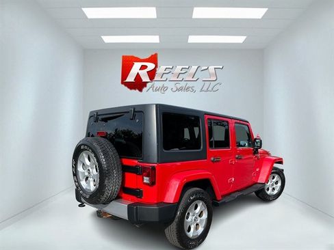 Used 2014 Jeep Wrangler Unlimited Sahara w/ Connectivity Group AWD/4WD image 8