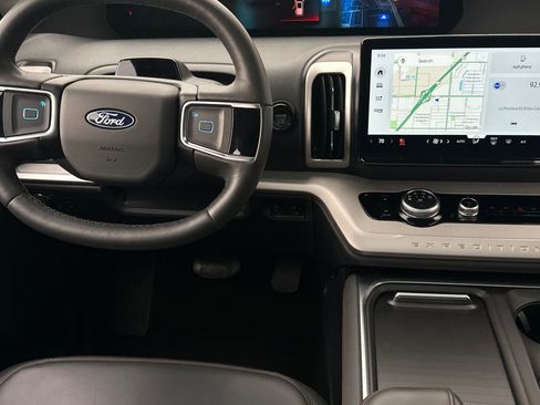 Used 2025 Ford Expedition Active AWD/4WD image 16