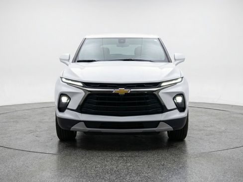 Used 2025 Chevrolet Blazer LT FWD image 2