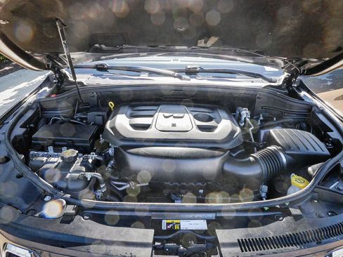 Used 2021 Jeep Grand Cherokee Laredo image 32