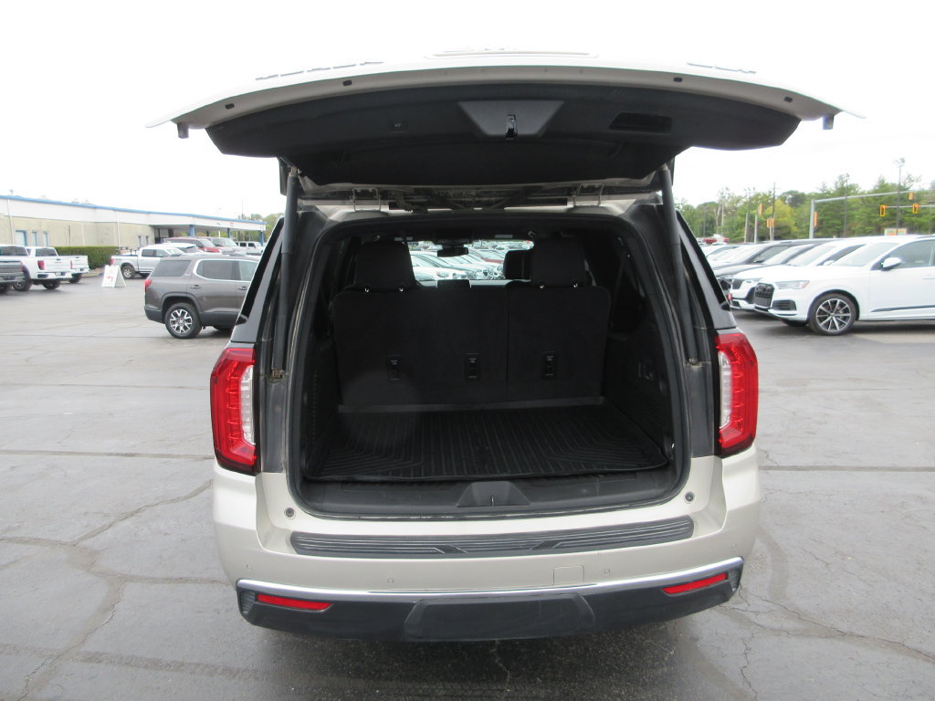 Certified 2024 GMC Yukon XL SLT w/ SLT Luxury Package AWD/4WD image 8
