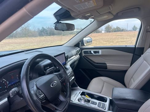 Used 2020 Ford Explorer XLT w/ Equipment Group 202A image 10