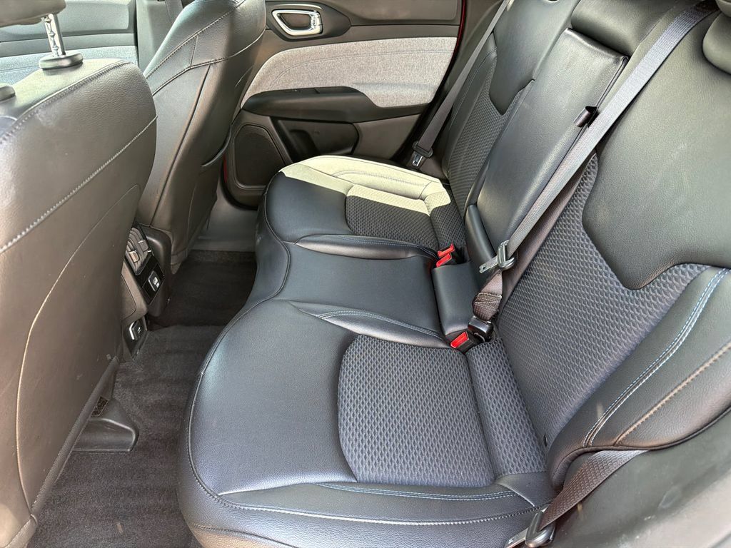 Used 2025 Jeep Compass Latitude AWD/4WD image 20