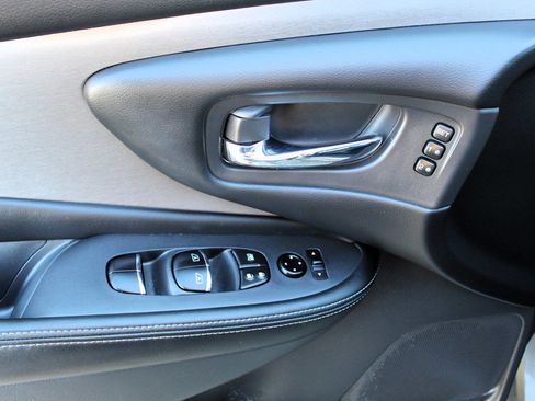 Used 2023 Nissan Murano SL FWD image 9