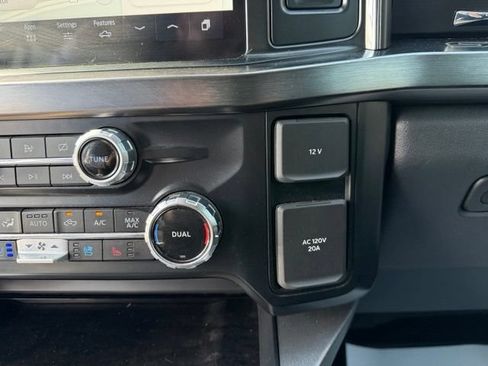 Used 2023 Ford F250 Lariat w/ Lariat Ultimate Package AWD/4WD image 28