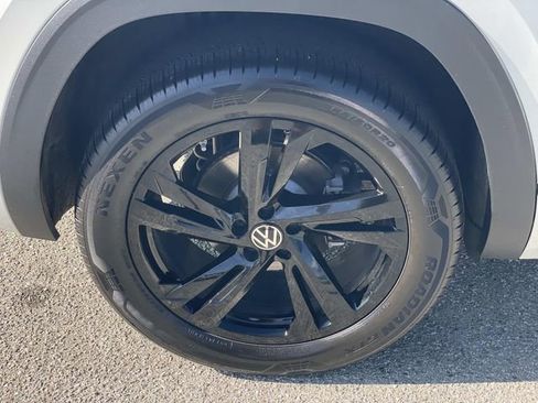 Used 2025 Volkswagen Atlas Cross Sport SEL R-Line image 30