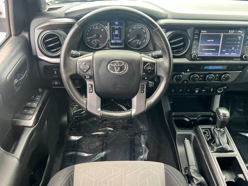 Used 2022 Toyota Tacoma TRD Off-Road image 14