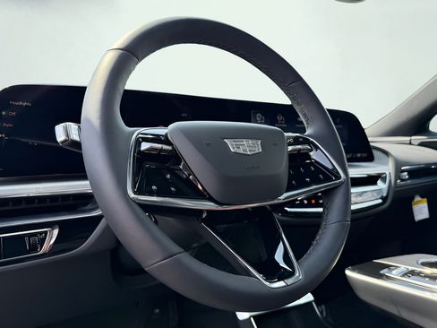 Used 2025 Cadillac Lyriq Luxury AWD/4WD image 39