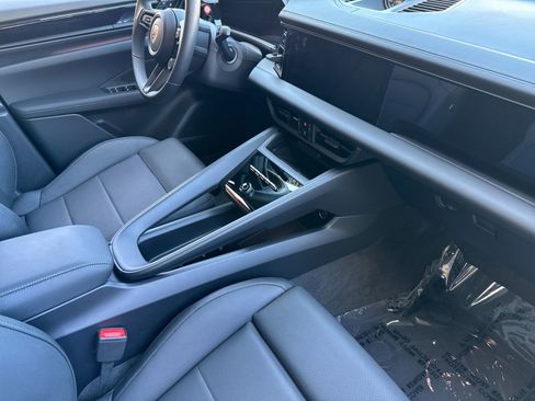 Certified 2025 Porsche Macan 4 Electric AWD/4WD image 18