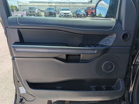 Used 2023 Ford Expedition XLT image 11