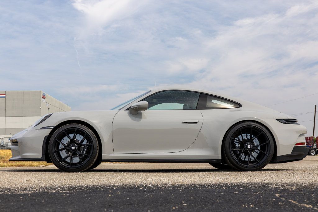 Used 2026 Porsche 911 Carrera RWD image 4