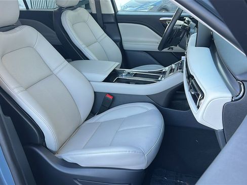 New 2026 Lincoln Aviator AWD image 8