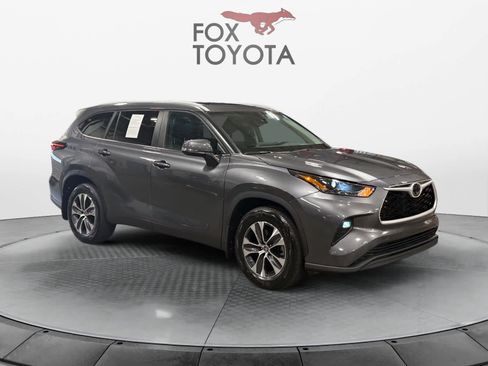Used 2024 Toyota Highlander XLE FWD image 8