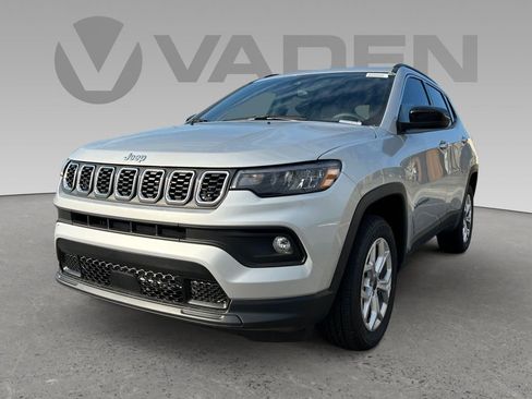 New 2025 Jeep Compass Latitude image 15