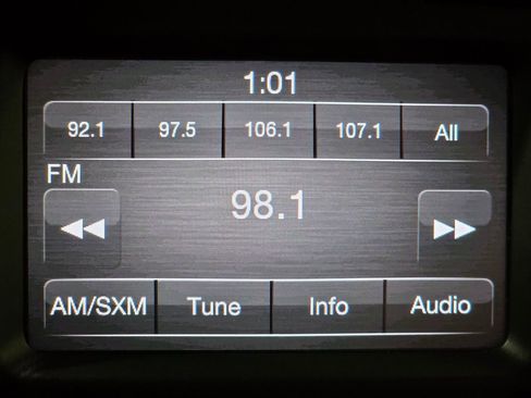 Used 2022 RAM 1500 Classic SLT image 3