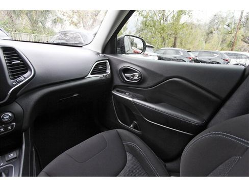 Used 2020 Jeep Cherokee Latitude image 9