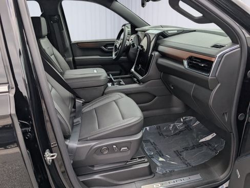 Used 2026 GMC Yukon XL Denali w/ Denali Reserve Package AWD/4WD image 9