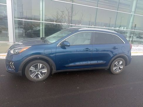 Certified 2020 Kia Niro LXS image 2