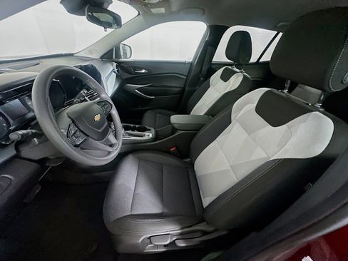 Used 2025 Chevrolet Trax LS image 13
