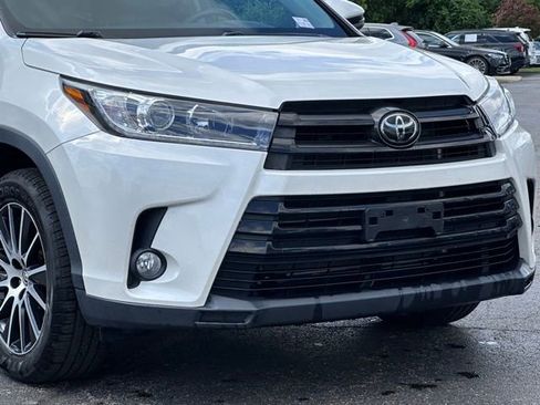 Used 2018 Toyota Highlander SE AWD/4WD image 2
