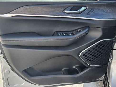New 2026 Jeep Grand Cherokee Limited AWD/4WD image 16