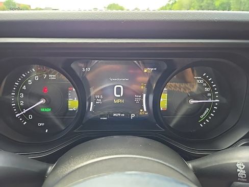 Used 2024 Jeep Wrangler Unlimited Sahara AWD/4WD image 19