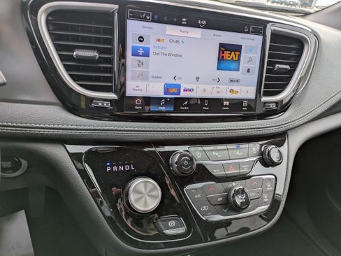 New 2026 Chrysler Pacifica Select w/ S Appearance Package image 16