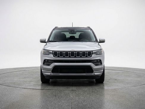 Used 2025 Jeep Compass Limited AWD/4WD image 2